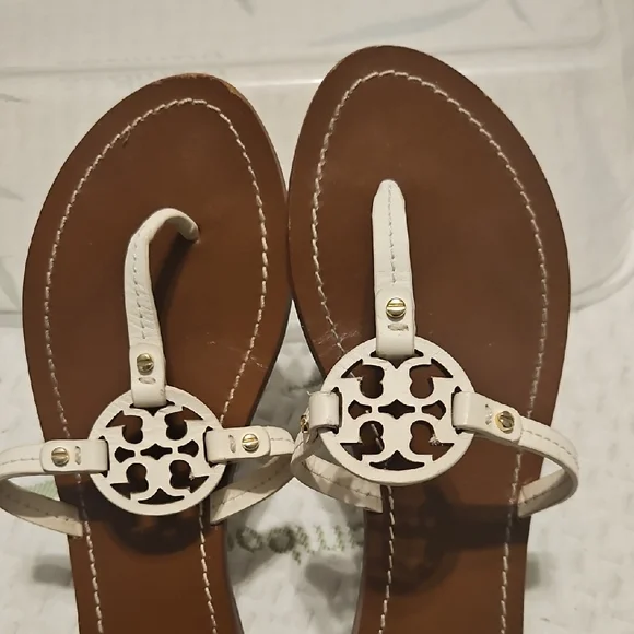 Tory Burch Off White and Brown Sandals with Logo Medallion. Mini Miller Sandals - Picture 2 of 4